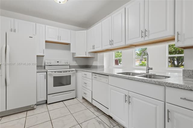 3476 NW 23rd Ct, Lauderdale Lakes FL 33311 - Lauderdale Lakes, FL - Photo 7