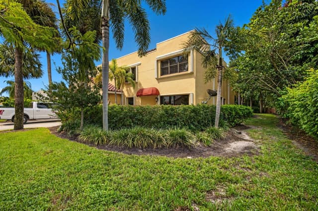 42 Uno Lago Drive, Juno Beach FL 33408 - Juno Beach, FL - Photo 3
