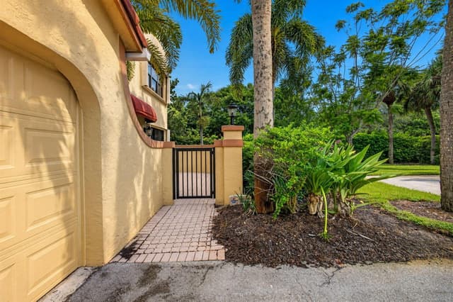 42 Uno Lago Drive, Juno Beach FL 33408 - Juno Beach, FL - Photo 5