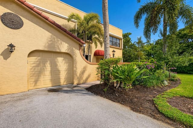 42 Uno Lago Drive, Juno Beach FL 33408 - Juno Beach, FL - Photo 4
