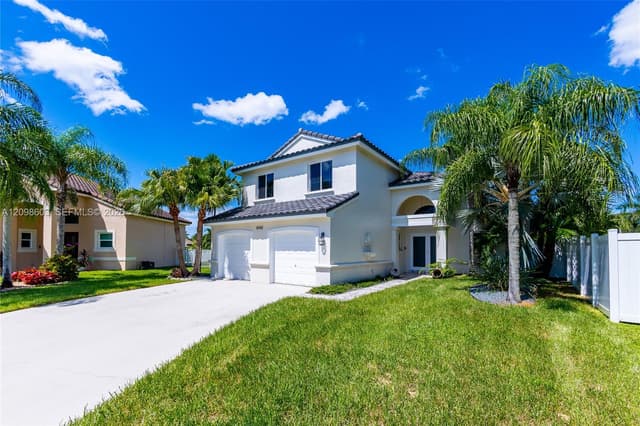 18481 NW 24th St, Pembroke Pines FL 33029 - Pembroke Pines, FL - Photo 2
