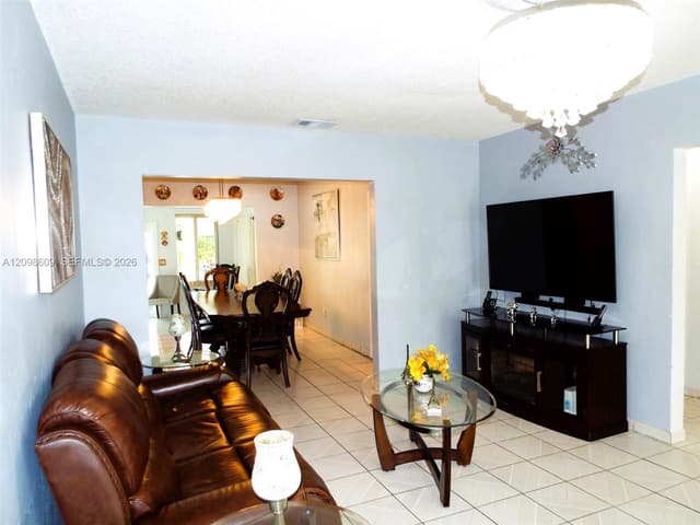 285 NW 48th Pl, Miami FL 33126 - Miami, FL - Photo 5