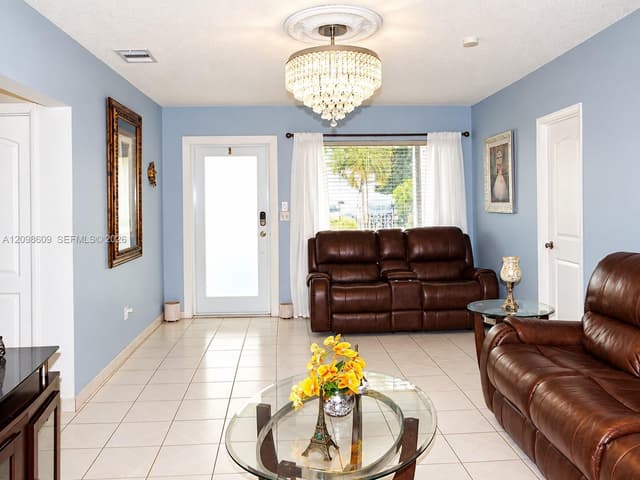 285 NW 48th Pl, Miami FL 33126 - Miami, FL - Photo 4
