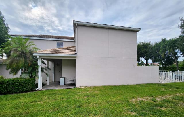 180 KENSINGTON Way, Royal Palm Beach FL 33414 - Royal Palm Beach, FL - Photo 2
