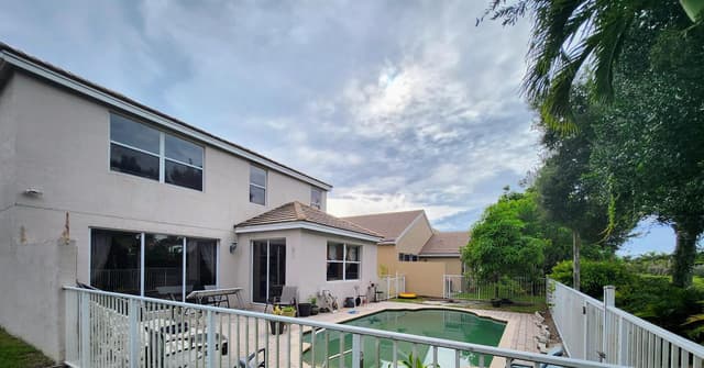 180 KENSINGTON Way, Royal Palm Beach FL 33414 - Royal Palm Beach, FL - Photo 3