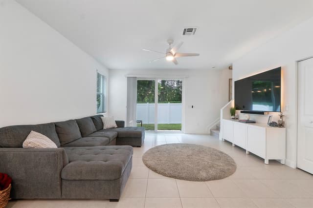 4567 Hollister Avenue, Lake Worth FL 33463 - Lake Worth, FL - Photo 6