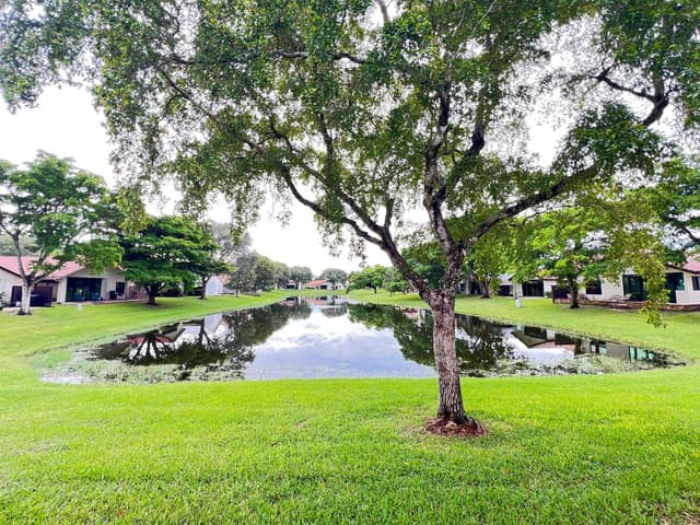 4803 BOXWOOD Circle, Boynton Beach FL 33436 - Boynton Beach, FL - Photo 2