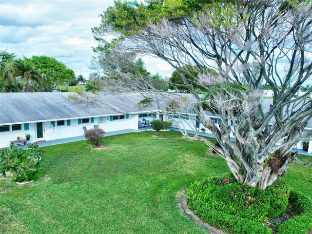 400 SW Golfview Terrace # 111, Boynton Beach FL 33426 - Boynton Beach, FL - Photo 2