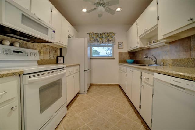 400 SW Golfview Terrace # 111, Boynton Beach FL 33426 - Boynton Beach, FL - Photo 6