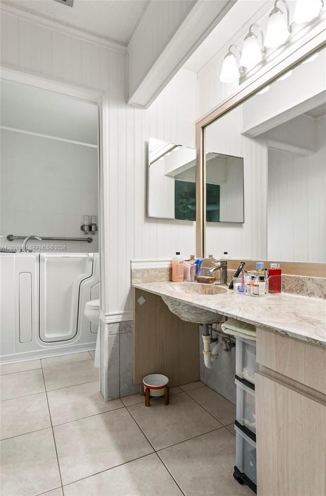 10307 70th St, Tamarac FL 33321 - Tamarac, FL - Photo 6