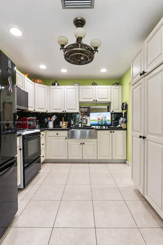 10307 70th St, Tamarac FL 33321 - Tamarac, FL - Photo 4