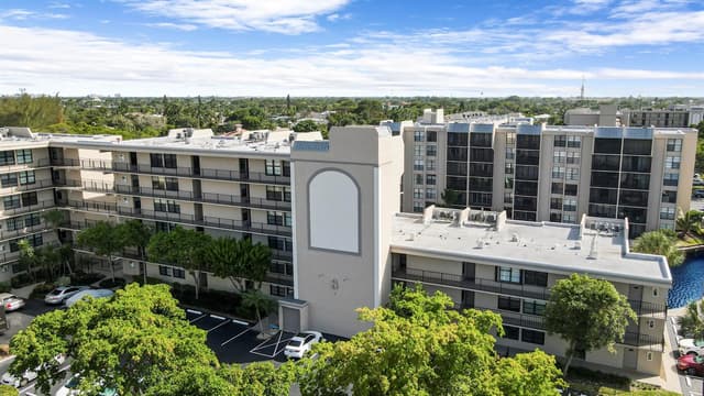 8 Royal Palm Way # 2010, Boca Raton FL 33432 - Boca Raton, FL - Photo 2