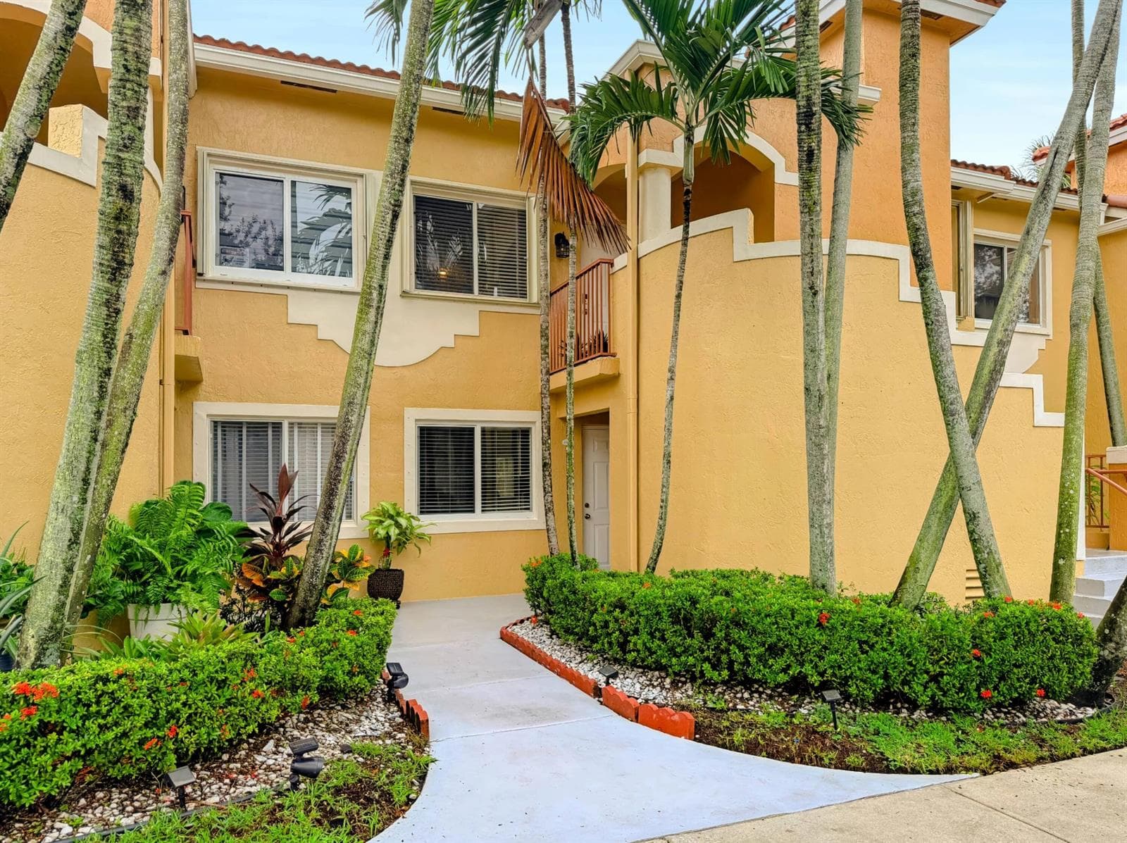 680 NW 79th Terrace, Pembroke Pines FL 33024 - Pembroke Pines, FL - Photo 1