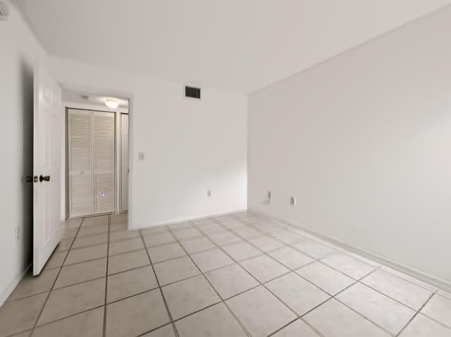 680 NW 79th Terrace, Pembroke Pines FL 33024 - Pembroke Pines, FL - Photo 5
