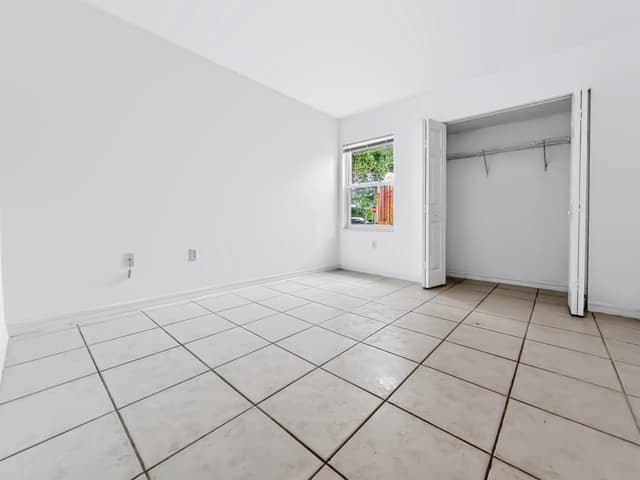 680 NW 79th Terrace, Pembroke Pines FL 33024 - Pembroke Pines, FL - Photo 4