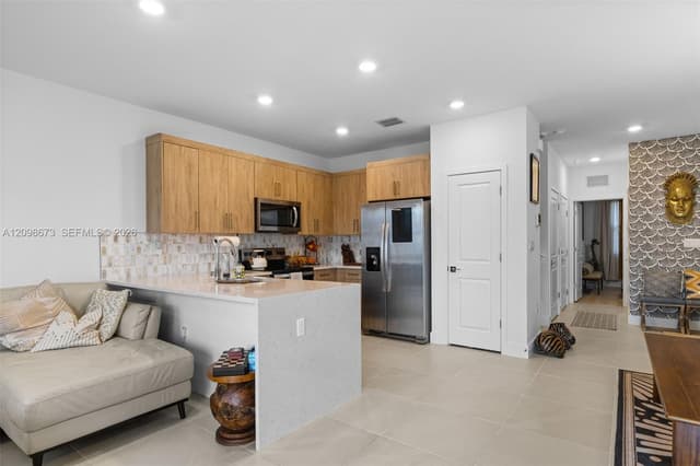 198 SW 170th Ave, Pembroke Pines FL 33027 - Pembroke Pines, FL - Photo 6