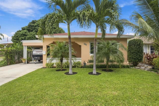 330 CORNELL Drive, FL 33460 - Photo 2