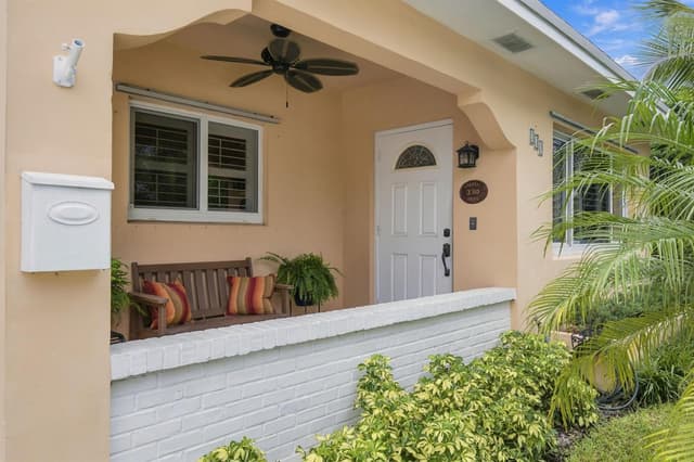 330 CORNELL Drive, FL 33460 - Photo 3