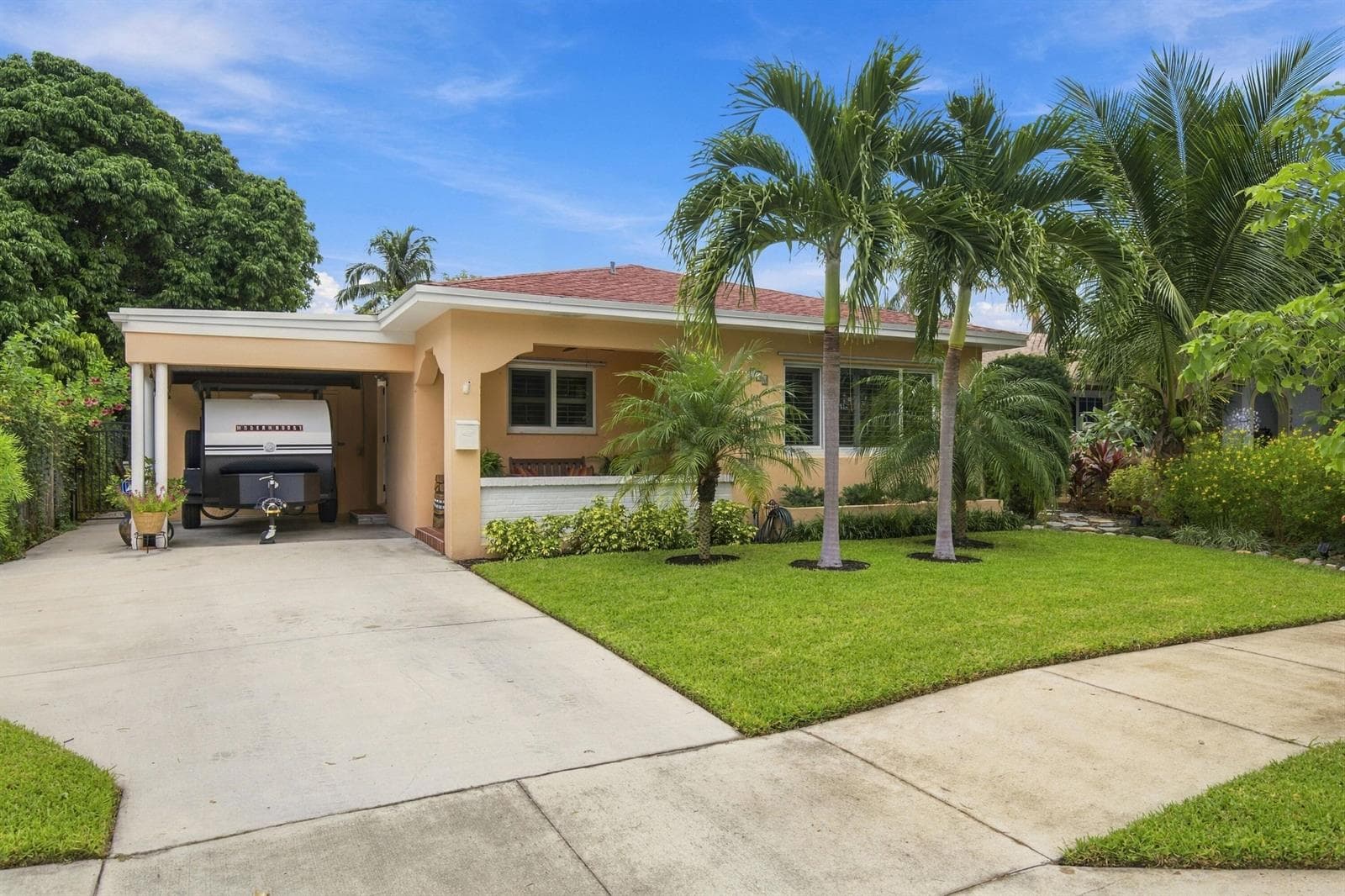 330 CORNELL Drive, FL 33460 - Photo 1
