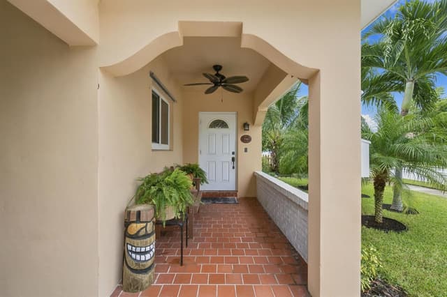 330 CORNELL Drive, FL 33460 - Photo 4
