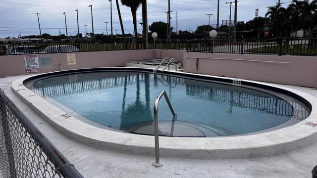 250 NE 40TH Street # 38, Oakland Park FL 33334 - Oakland Park, FL - Photo 2