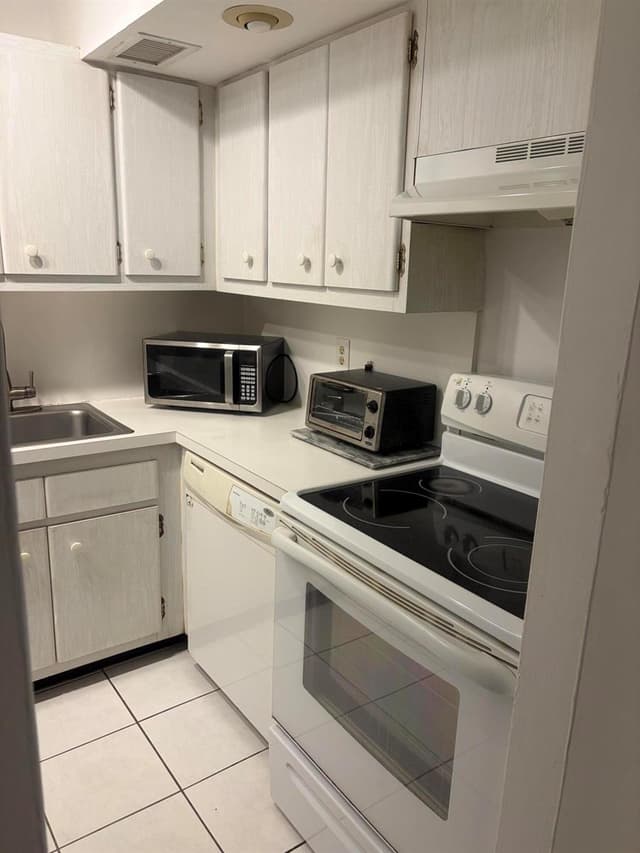 2400 NE 33rd Avenue # 202, Fort Lauderdale FL 33305 - Fort Lauderdale, FL - Photo 2