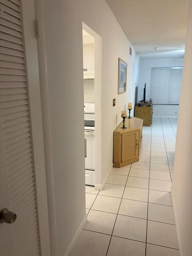 2400 NE 33rd Avenue # 202, Fort Lauderdale FL 33305 - Fort Lauderdale, FL - Photo 3