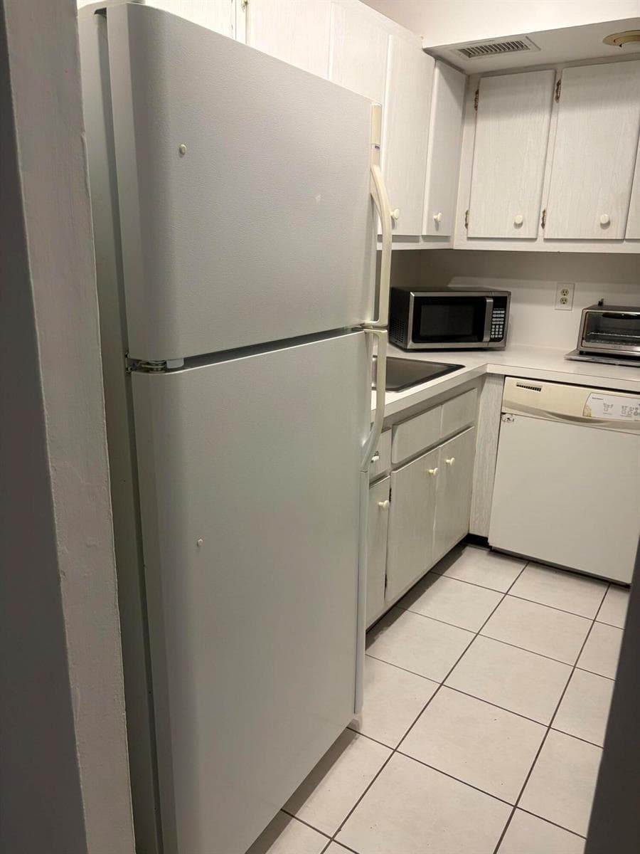 2400 NE 33rd Avenue # 202, Fort Lauderdale FL 33305 - Fort Lauderdale, FL - Photo 1