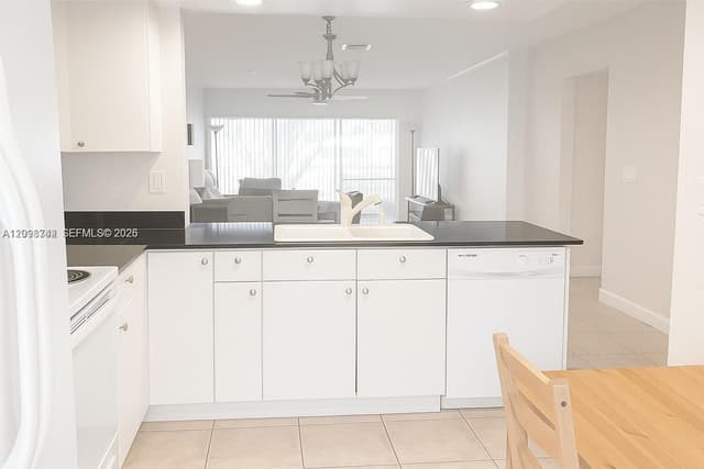 6530 NW 98th Ter # B25, Tamarac FL 33321 - Tamarac, FL - Photo 3