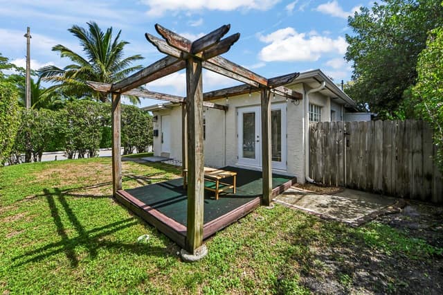 284 Lytton Court, West Palm Beach FL 33405 - West Palm Beach, FL - Photo 7