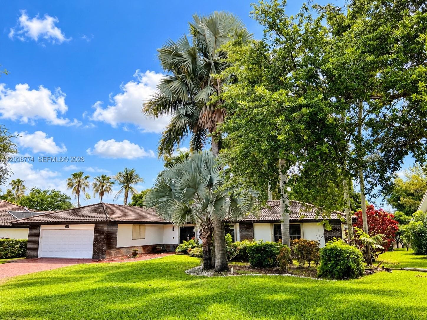 19265 E Saint Andrews Dr, Hialeah FL 33015 - Hialeah, FL - Photo 1