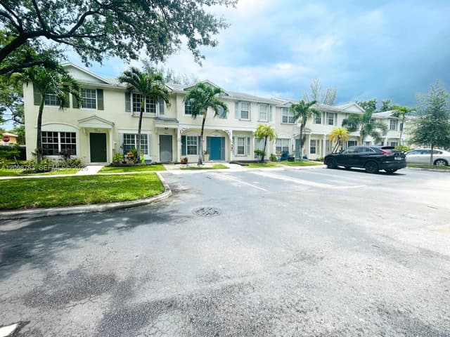4904 SW 31st Ter, Dania Beach FL 33312 - Dania Beach, FL - Photo 2