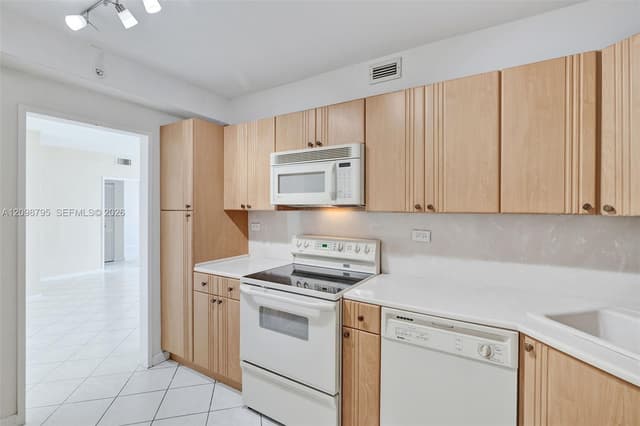 5601 Collins Ave # 620, Miami Beach FL 33140 - Miami Beach, FL - Photo 7