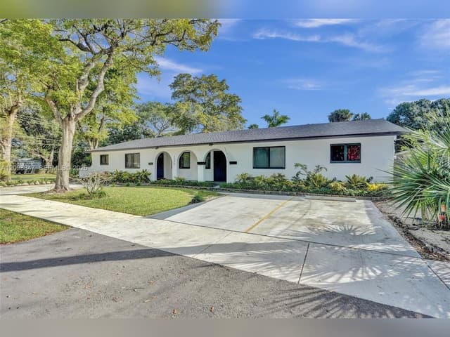 2300 SW 18th Ter, Fort Lauderdale FL 33315 - Fort Lauderdale, FL - Photo 2