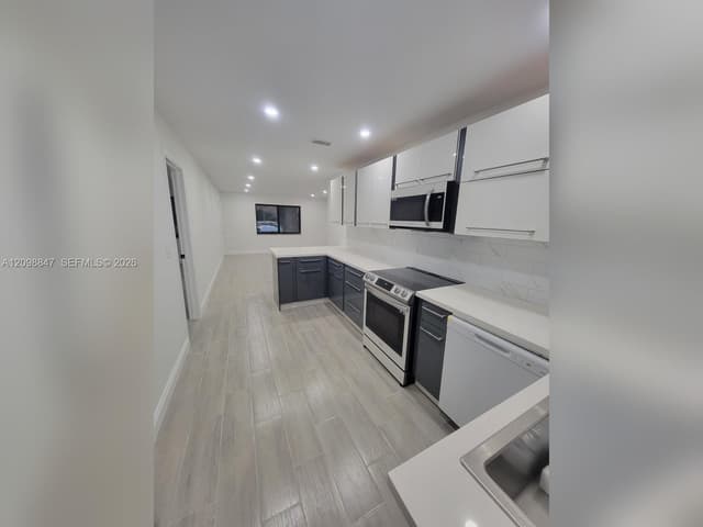 2300 SW 18th Ter, Fort Lauderdale FL 33315 - Fort Lauderdale, FL - Photo 5