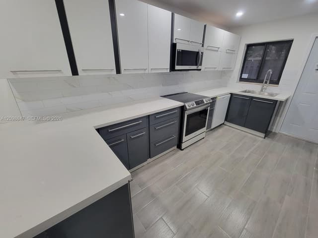 2300 SW 18th Ter, Fort Lauderdale FL 33315 - Fort Lauderdale, FL - Photo 4