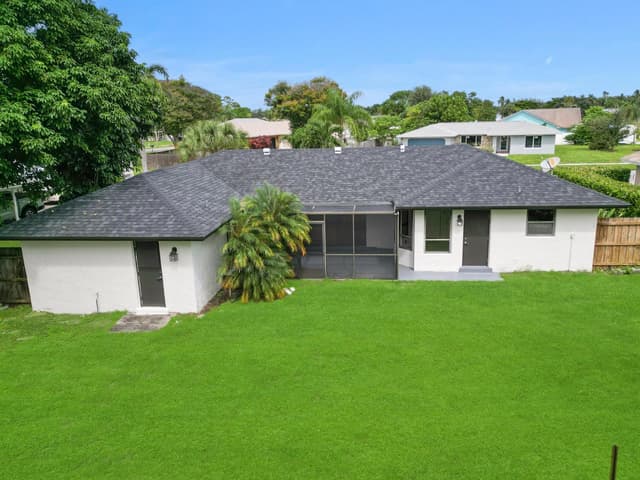 102 Valencia Street, Royal Palm Beach FL 33411 - Royal Palm Beach, FL - Photo 3