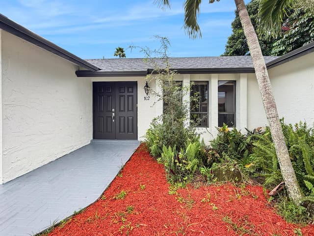 102 Valencia Street, Royal Palm Beach FL 33411 - Royal Palm Beach, FL - Photo 5