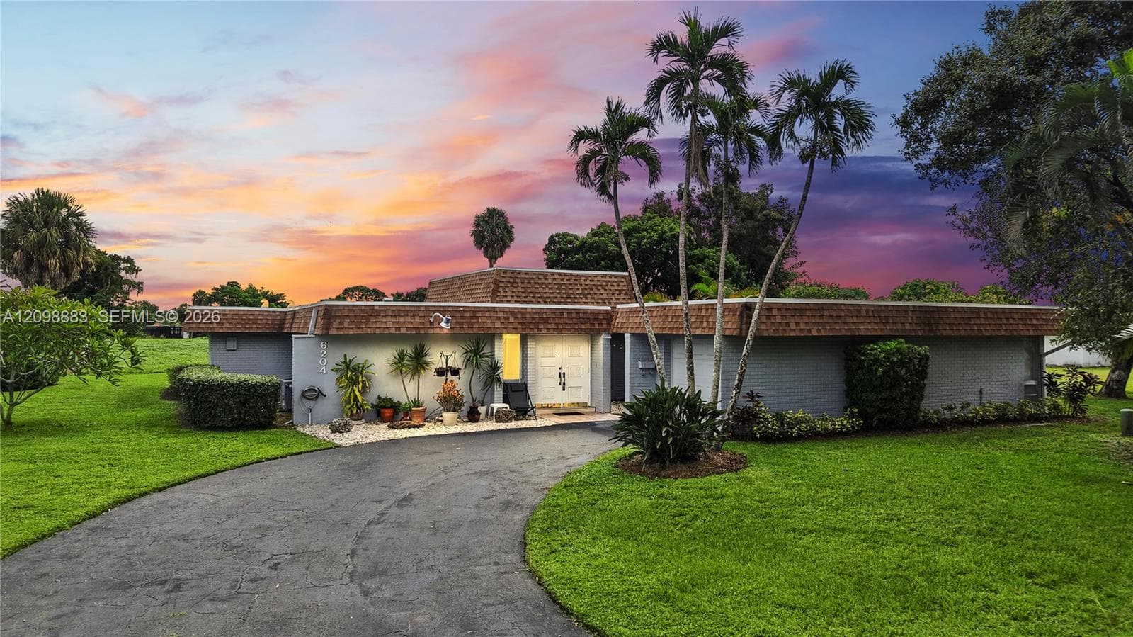 6204 Jacaranda Cir, Tamarac FL 33319 - Tamarac, FL - Photo 1