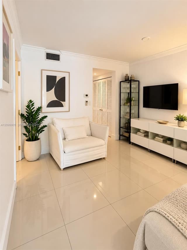 240 Collins Ave # 2C, Miami Beach FL 33139 - Miami Beach, FL - Photo 2