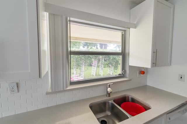 11030 NW 27TH Place, Sunrise FL 33322 - Sunrise, FL - Photo 5