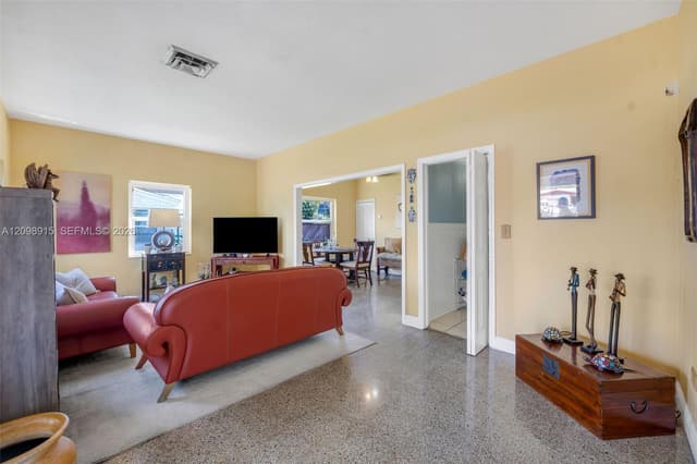 2048 NE 180th St, North Miami Beach FL 33162 - North Miami Beach, FL - Photo 5