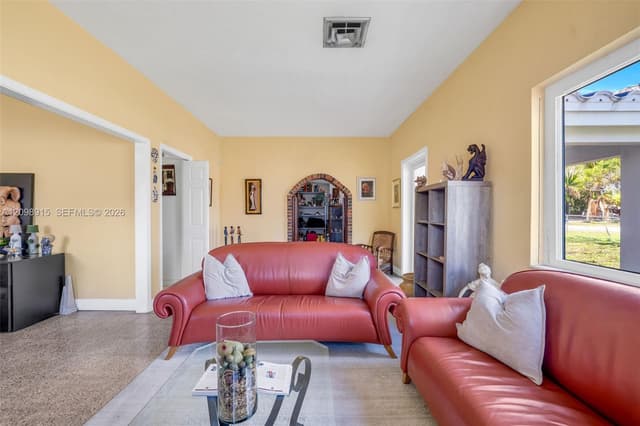 2048 NE 180th St, North Miami Beach FL 33162 - North Miami Beach, FL - Photo 4