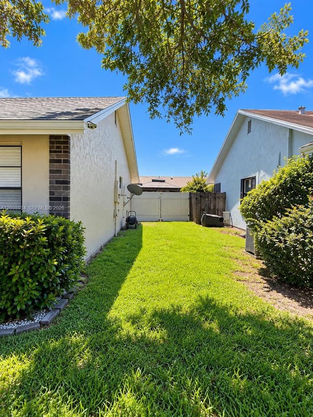 4968 NW 92nd Ave, Sunrise FL 33351 - Sunrise, FL - Photo 3