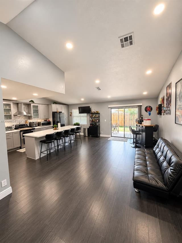 4968 NW 92nd Ave, Sunrise FL 33351 - Sunrise, FL - Photo 4