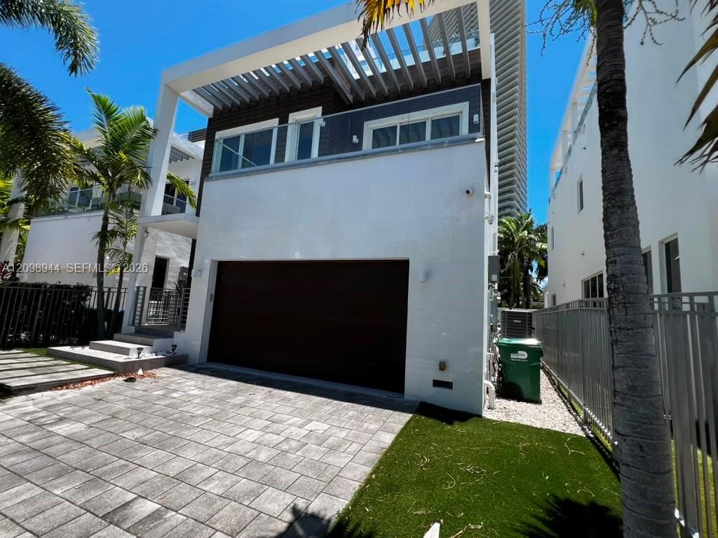 18975 Atlantic Blvd, Sunny Isles Beach FL 33160 - Sunny Isles Beach, FL - Photo 1