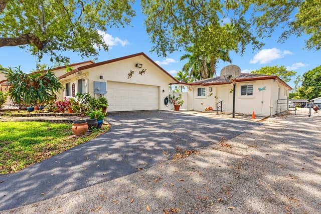 16110 Stirling Rd, Southwest Ranches FL 33331 - Southwest Ranches, FL - Photo 2