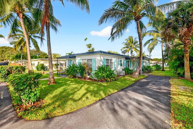 323 DE CARIE Street # 1, Delray Beach FL 33444 - Delray Beach, FL - Photo 2