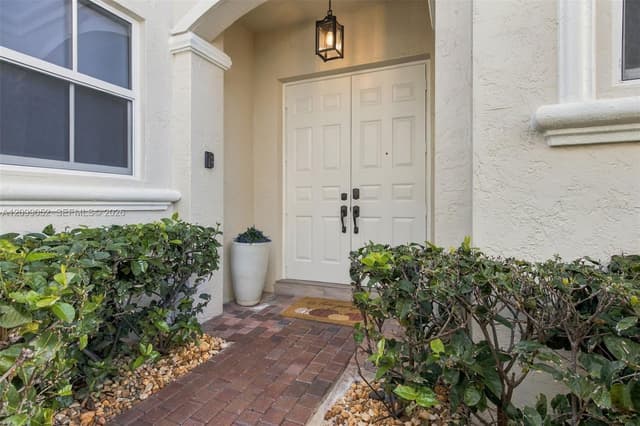 1516 Breakwater Ter, Hollywood FL 33019 - Hollywood, FL - Photo 6