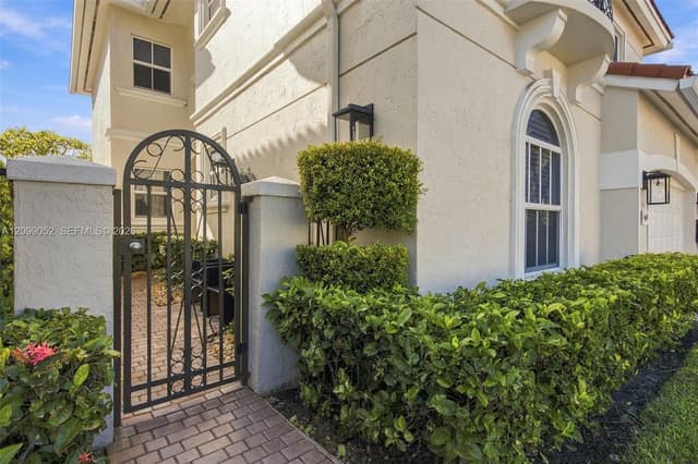 1516 Breakwater Ter, Hollywood FL 33019 - Hollywood, FL - Photo 5